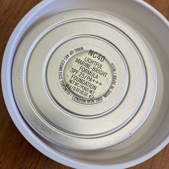 MAC Lightful powder Foundation NC40!  New and unused. Refill. Super rare. - Picture 3 of 3